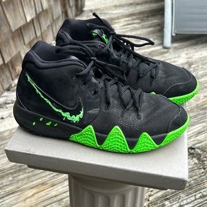 Kyrie 4 fly traps size 5.5 youth